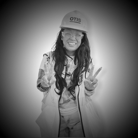 Hi! I’m @YourFaceHere ( shakes hand ) 👋🏽 - Picture 2 of 16